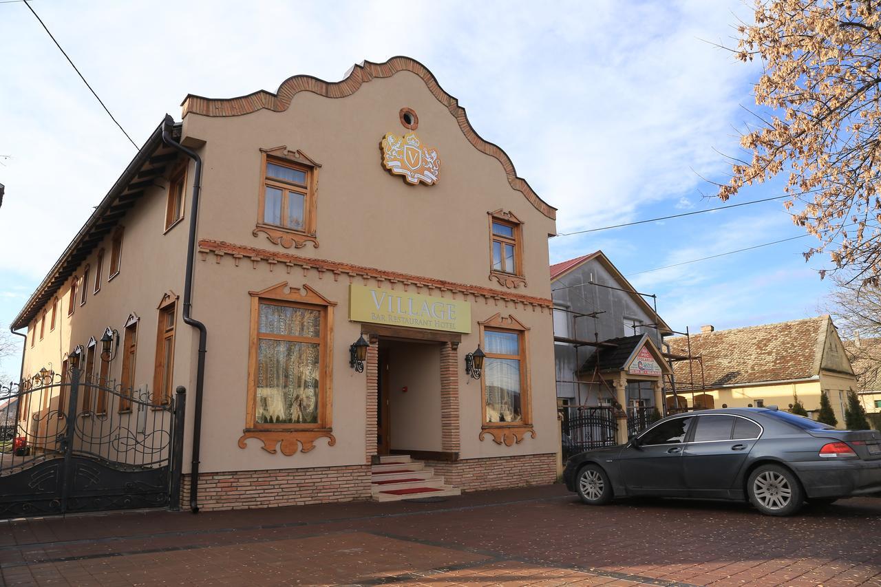 Hotel Village Stari Banovci Exterior photo
